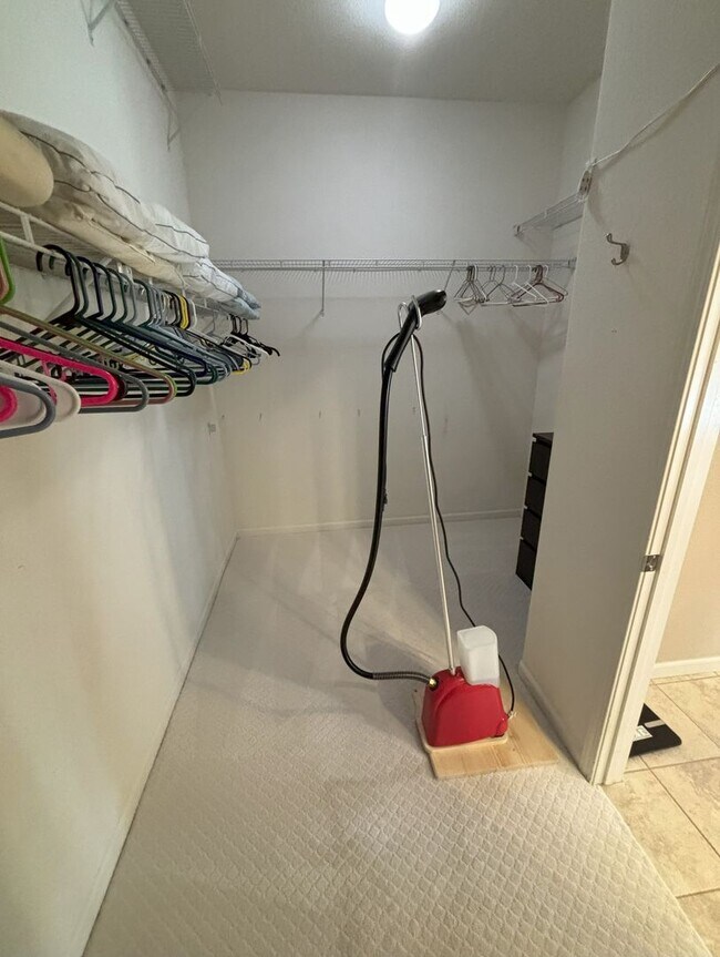 Building Photo - Sprawling Home Near UNR - One Level Living with 4 Beds - 3 Baths - 3 Car Garage