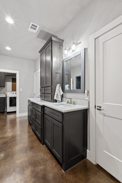 Building Photo - 512 Barham Ln