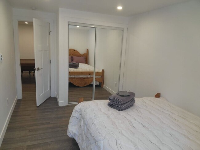 Building Photo - Spacious 4-bedroom + study home; Includes Hot tub and Pool Table - Avail. Now!