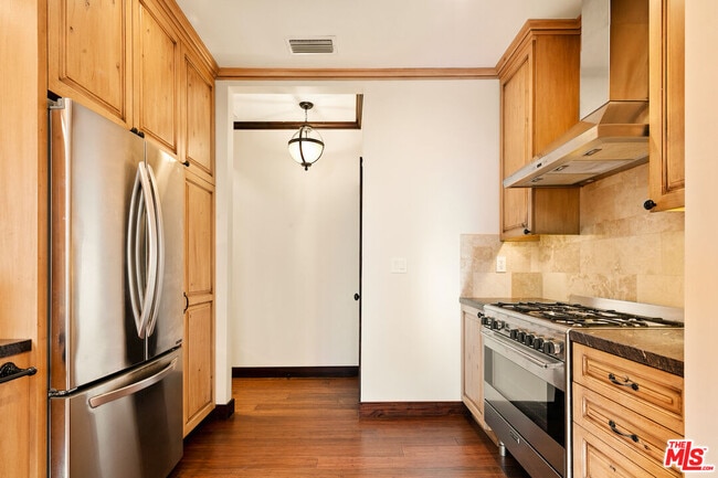 Building Photo - 637 N Alta Vista Blvd
