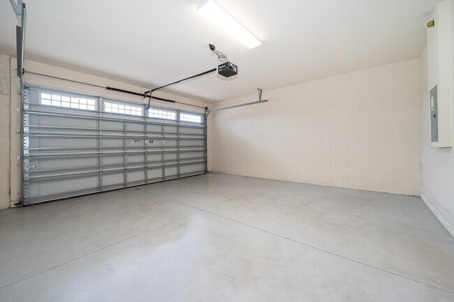 Building Photo - 10132 Eagle Creek Center Blvd