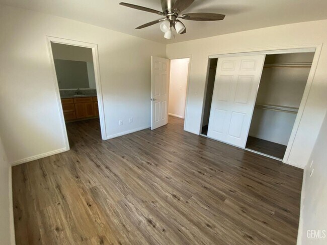 Building Photo - 3805 Phaffle Dr
