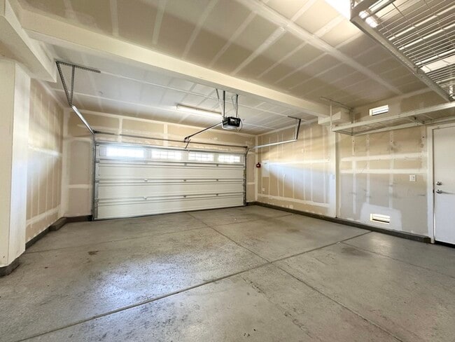 Building Photo - 1008 Oakbriar Cir