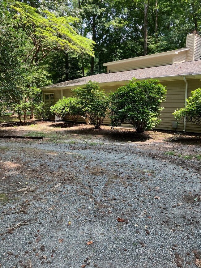 Building Photo - 4852 Rosewell Dr