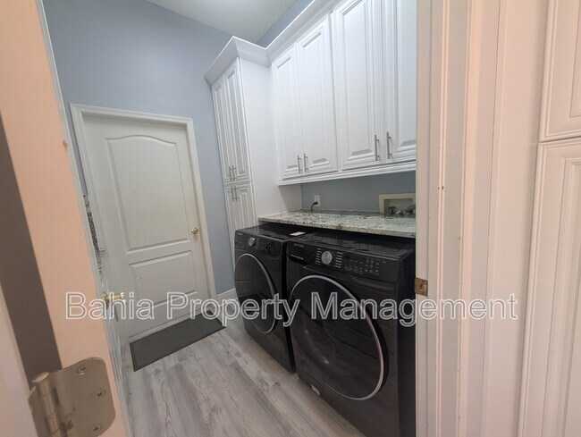 Building Photo - 10411 Riverburn Dr