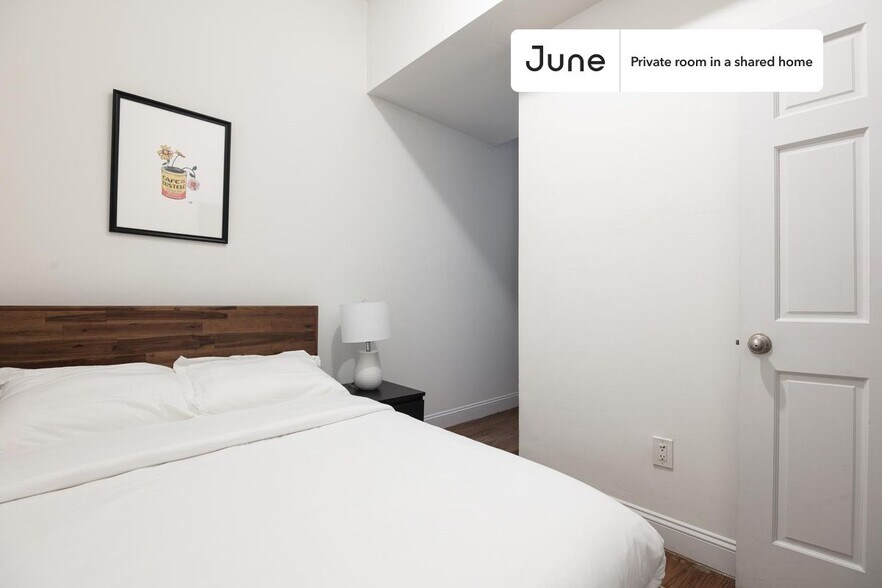 Building Photo - Room in Shared 4 bed/1 bath home