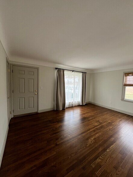 Building Photo - 9928 Shadyside St