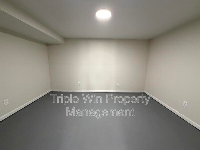 Building Photo - 2257 Luxmore Dr