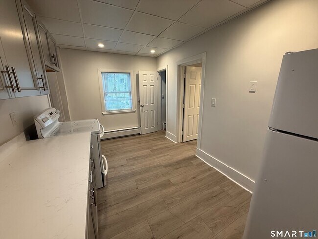 Building Photo - 170 N State St