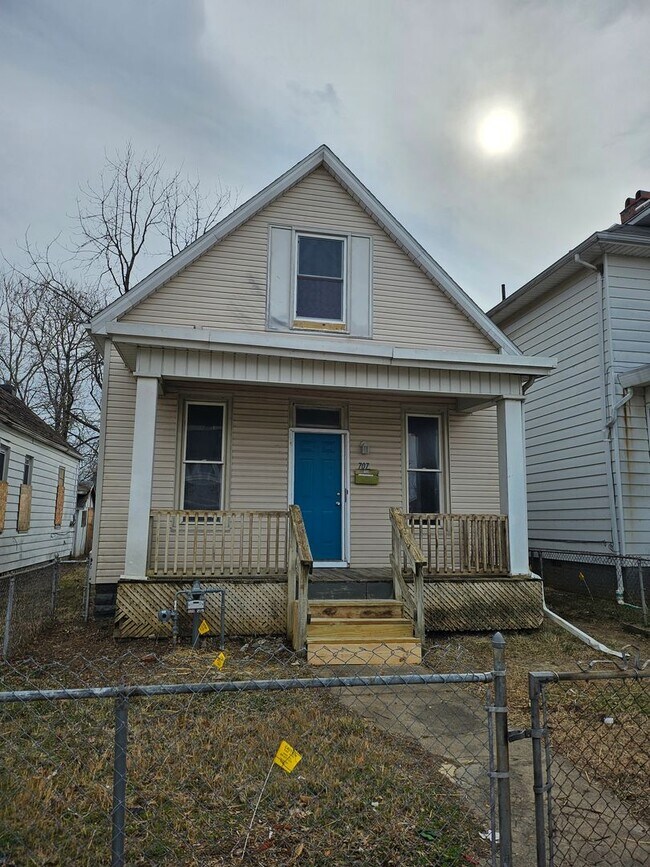 Building Photo - EHA Approved Small 2 Bed house Available Now