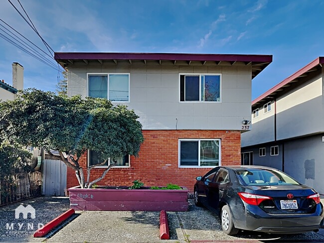 Building Photo - 237 N 8th St