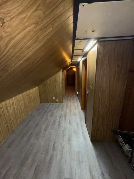 2nd floor hallway - 1019 Romayne Ave