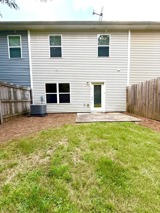 Building Photo - Welcome to this charming 3 bedroom, 2.5 ba...