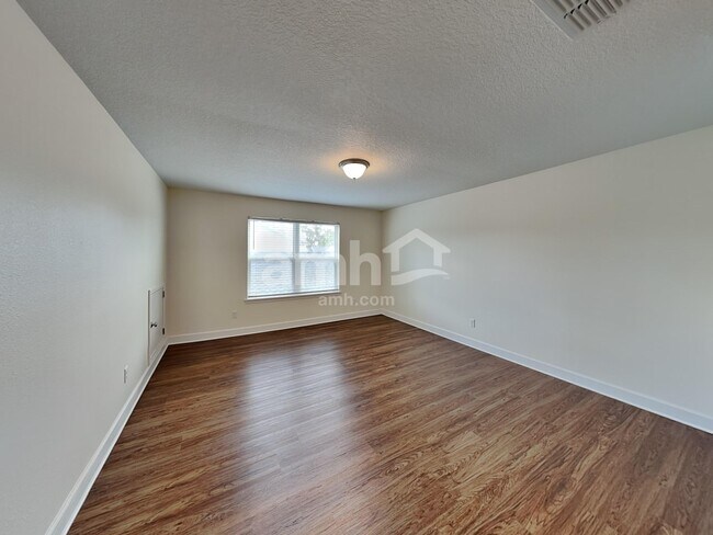 Building Photo - 3066 Creek Village Ln