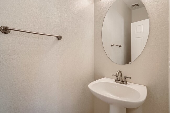 Building Photo - Pets Welcome. Turf backyard. Quiet cul-de-sac lot. Bonus Room/loft. 3 blocks to award winning Ant...