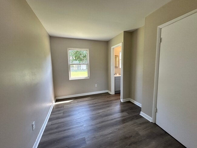 Building Photo - 7580 Bellehaven Dr