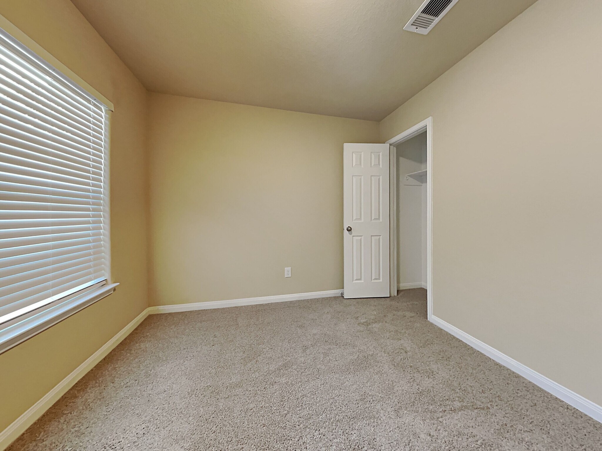 Building Photo - 923 Marigold Rd