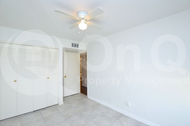 Building Photo - 2331 W Carson Dr
