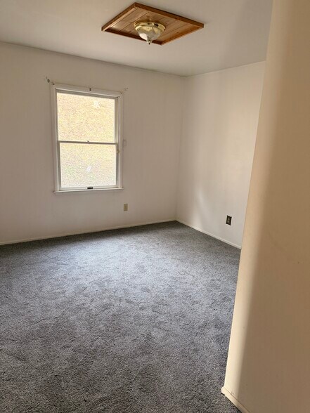 Building Photo - 1 Sylvan Spring Dr