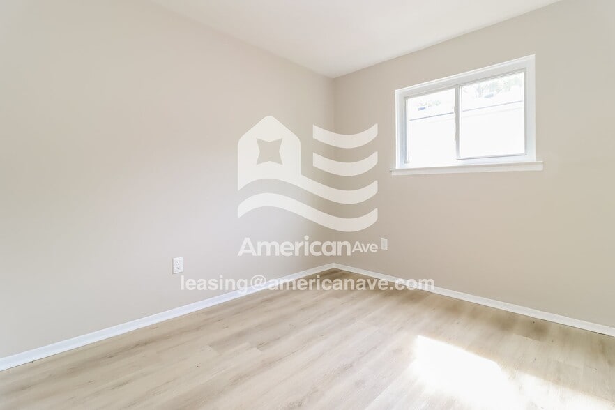 Building Photo - 21261 Abrahm St