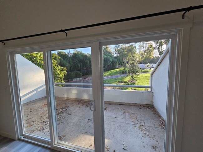 Building Photo - Gorgeous PRIVATE GATED COMMUNITY 3 Bed/2.5 Bath Townhome in Terrace Hills - San Jose