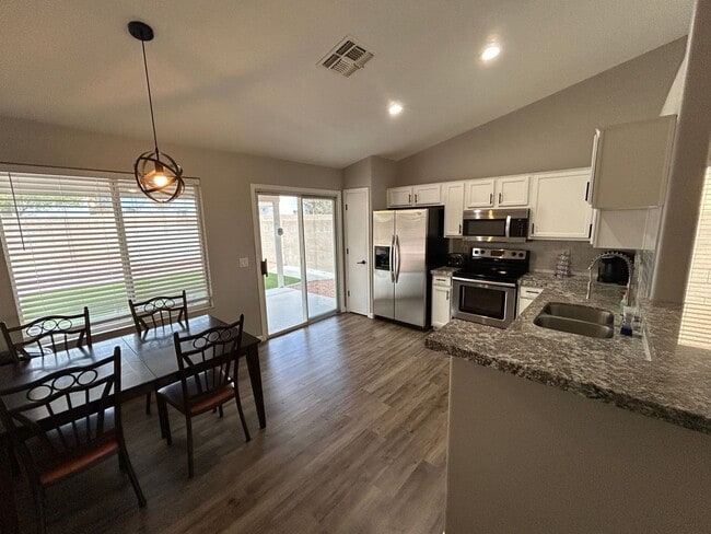 Building Photo - 14658 W Marcus Dr