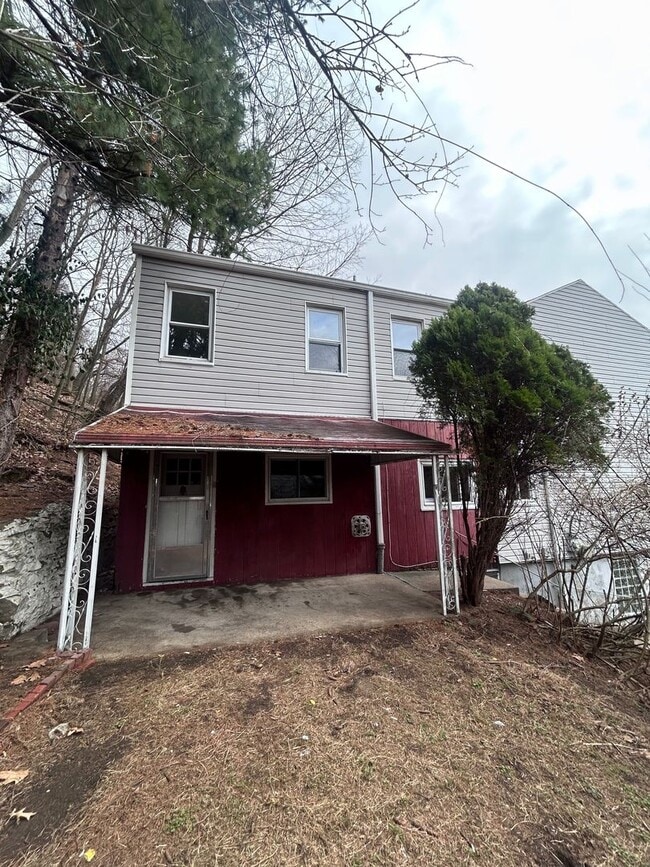 Building Photo - 2 Bedroom Home with bonus room !