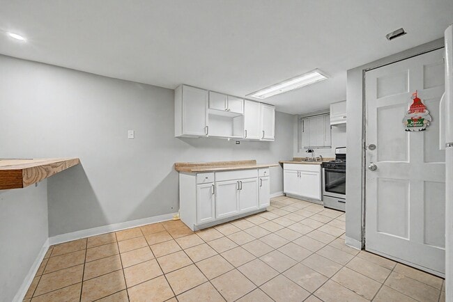 Building Photo - 2206 N Kostner Ave