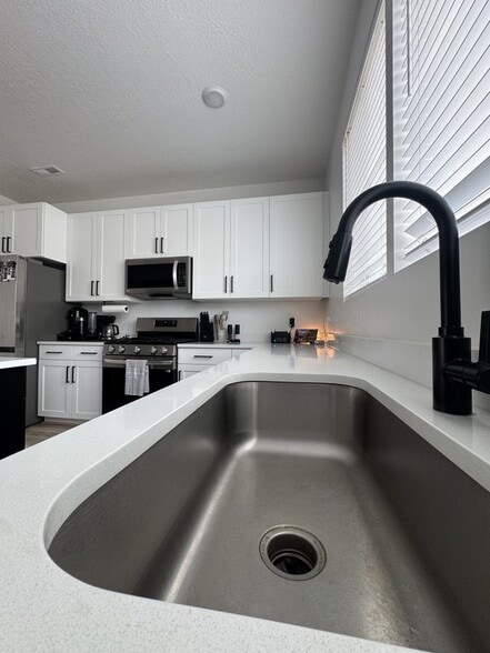 Building Photo - 4690 W Talavera Wy