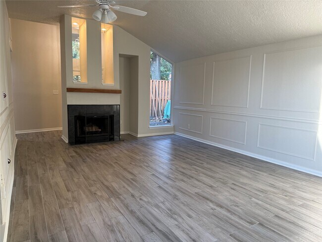 Building Photo - 12800 Briar Forest Dr