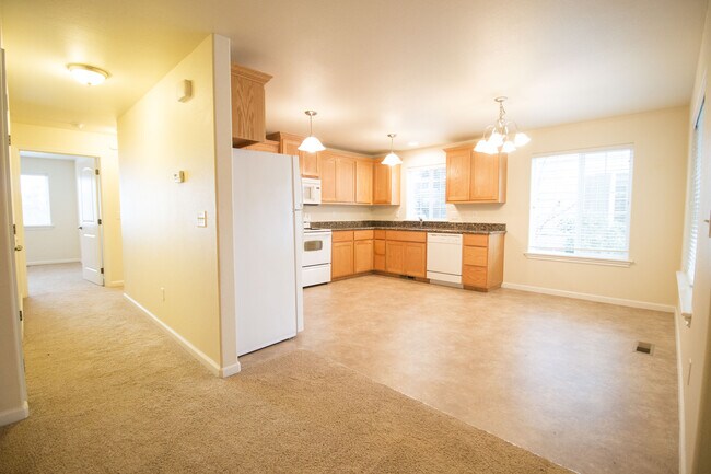 Building Photo - Fantastic Apartment in East Medford!
