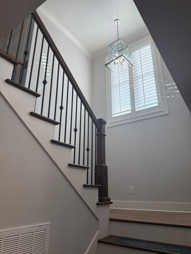 Building Photo - **New Price**Spacious Custom Home in Barns...