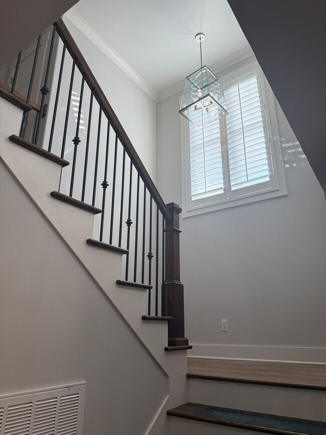 Building Photo - Spacious Custom Home in Barnsley Park