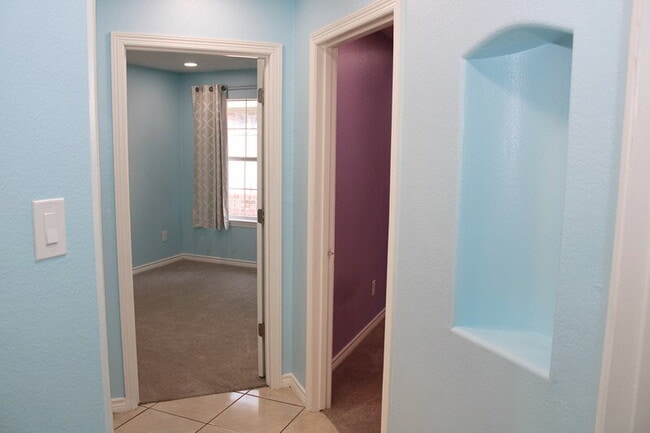 Building Photo - "Lovely 4-Bedroom Lakeside Retreat in Rock...