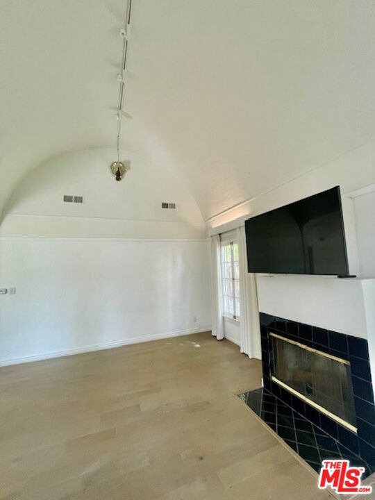 Building Photo - 459 S Holt Ave