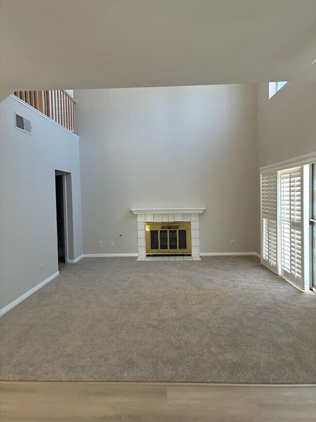 Building Photo - Lakes Community - 2 Story Home with upstairs  3 Bed w/ Loft and Pool Spa ( Sahara at S.Grand Cany...