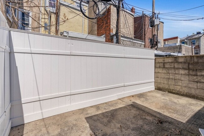 Building Photo - 513 Morris St