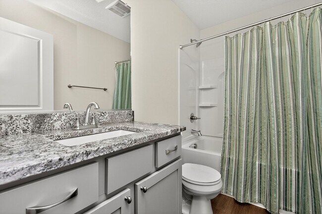 Building Photo - BEAUTIFUL CORNER LOT!! 3 Bedroom, 2 Bathroom Home in Des Moines!