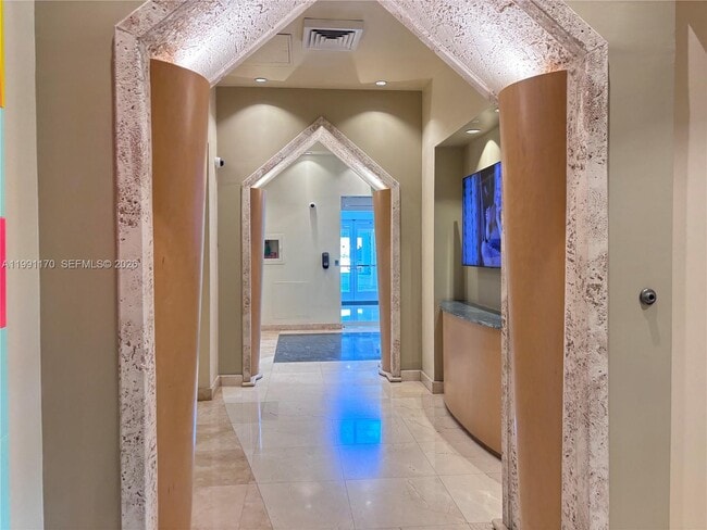 Building Photo - 400 South Pointe Dr