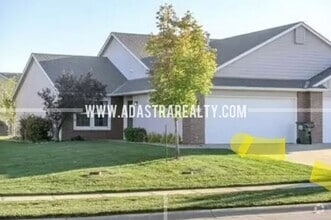 Building Photo - Spacious Maintenance Free Townhome in Gard...
