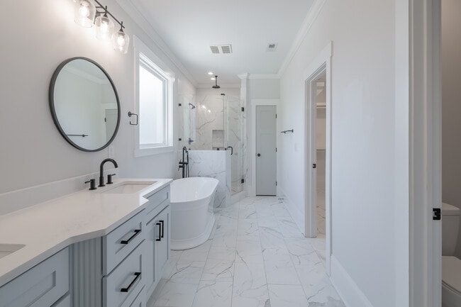 Building Photo - 1005 State St