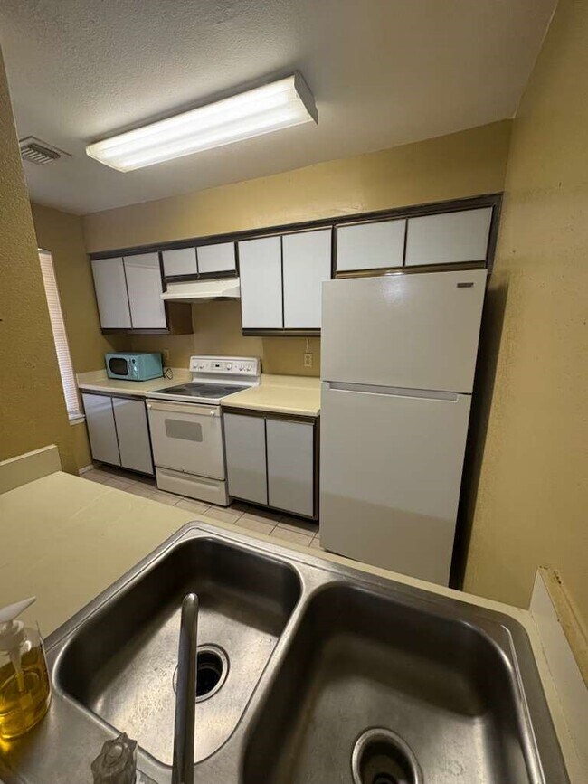 Building Photo - 10555 Turtlewood Ct