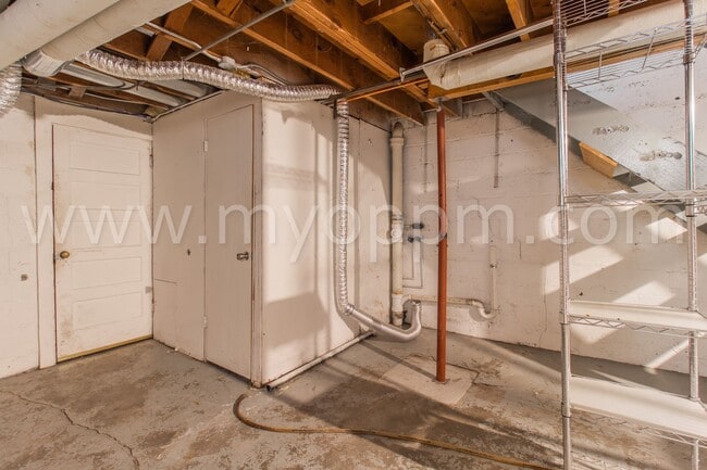 Building Photo - Unique 2 Bedroom / 1 Bathroom Duplex | Bla...