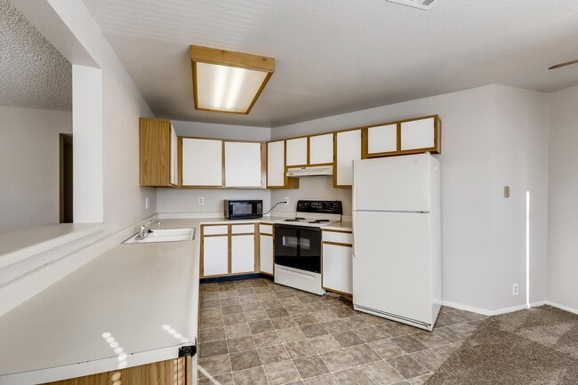 Building Photo - Stunning 2 Bedroom 2 Bath 2nd story condo