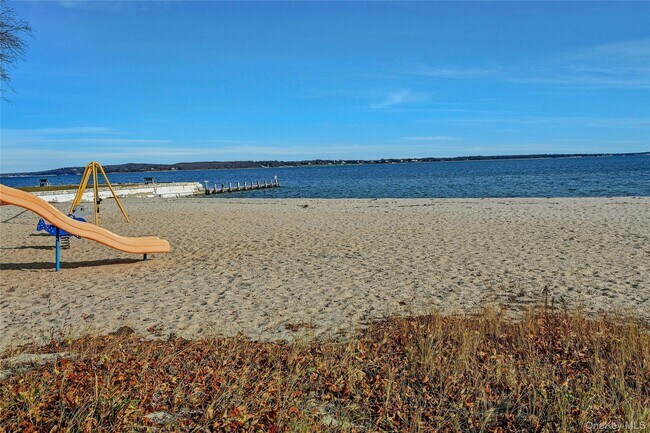 Building Photo - 425 Old Shipyard Ln