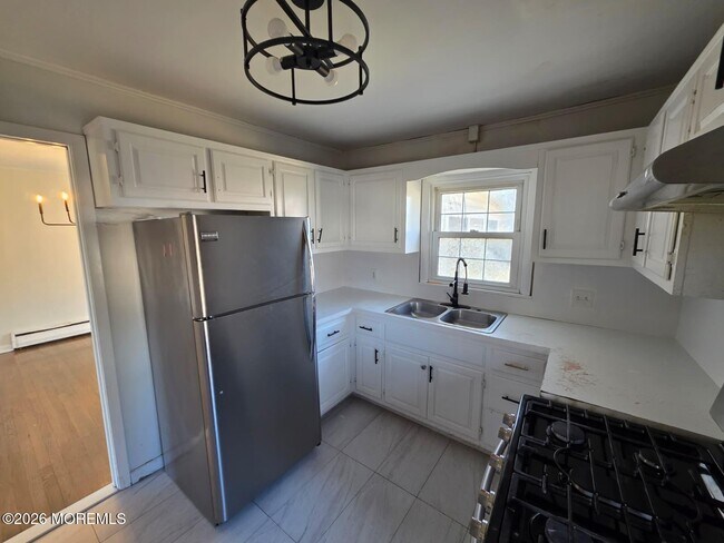 Building Photo - 6 4th St