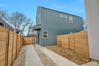 Building Photo - 1104 Begonia Terrace