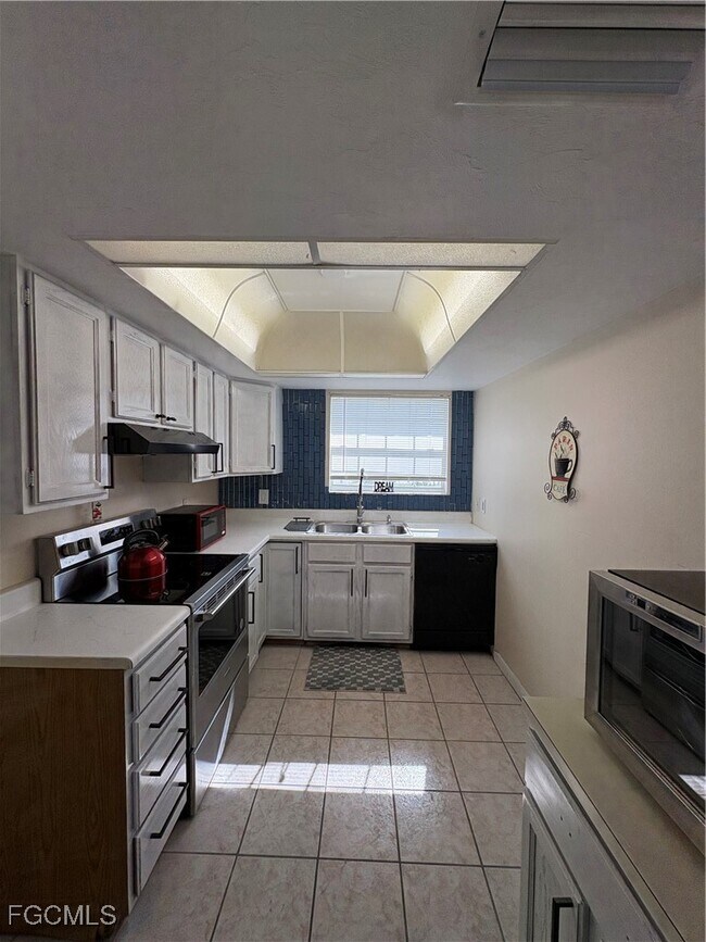 Building Photo - 1005 SW 48th Terrace