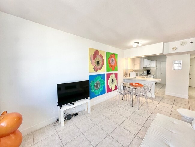 Building Photo - Amazing location: Close to Lincoln & the beaches: 1bed/1bath at the iconic Decoplage: available n...