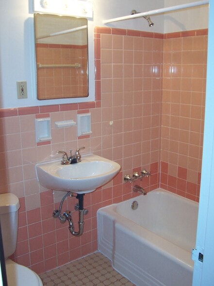 Building Photo - 545 Howell Ave